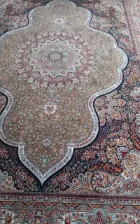 فرش ۱۲ متری  رنگ گردویی ۷۰۰ شانه ۲۵۵۰ تراکم