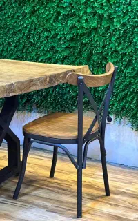 دنیای میز و صندلی فلزی