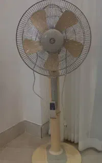 پنکه ایستاده عرشیا سالم کم کارکرد ریموت دار