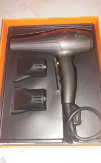 سشوار و ماشین اصلاح یا خط زن۰