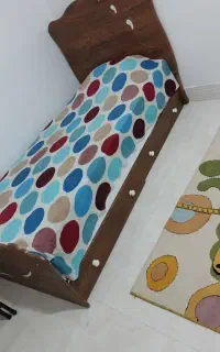 تخت تک نفره باجلوتختی وآینه وتشک