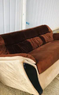 مبل راحتی  سالم  بدون شکستی و پارگی
