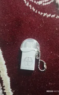 یک عدد فلش ۱۶ گیگ