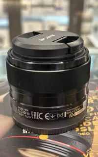 لنزسونی Sony E 35mm f/1.8 OSS