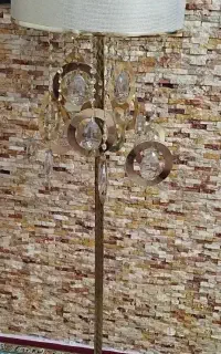 آباژور ایستاده