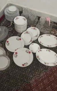 مقداری ظرفو ظروف