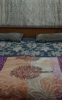 تخت دو نفره و پاتختی و دراور