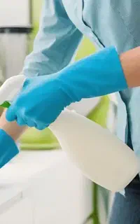 خدمتکار منزل