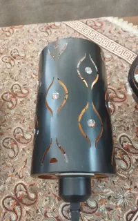 تعدادی دیواری و لوستر اویز‌ و تکی