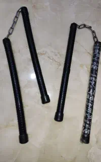 یک جفت نانچیکو مشکی رنگ