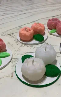 شمع گل پیونی دوتایی با زیر شمعی (دستساز)