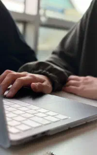 با گوشی توی دستت به درآمد برس(مختص بانوان)