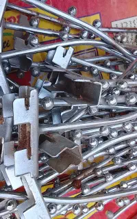 رگال تیله ای و آویز دیواری مانکن