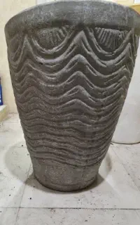 دو عدد گلدان بزرگ