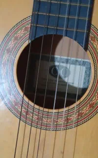 گیتار استفاده نشده در حد نو قدیمی و اصلی