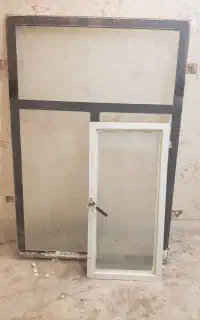 پنجره آهنی با شیشه
