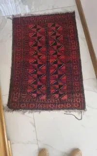 فرش دست باف و یه دونه ماشینی