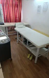 همکار اکستنشن مژه و مو و پاکسازی و ماساژ و ناخن