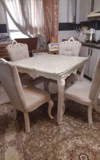میز ۴نفره با شیشه و ۴عدد صندلی