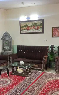 مبل کلاسیک در حد نو با سه تا میز عسلی