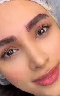 متخصص حرفه‌ای میکرو ابرو،ریموو ، بن‌مژه و خط چشم