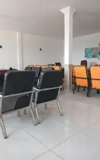 منشی خانم در شرکت ثامن‌بار تبریز