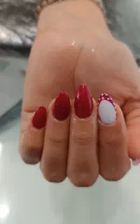 آموزش کاشت ناخن با تخفیف ۵۰%