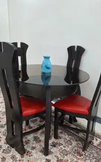 میز ناهارخوری ۴نفره با شیشه قطور یک سانتی