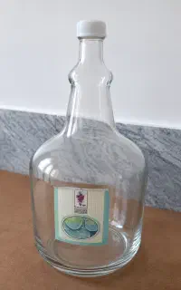 شیشه ی بزرگ مخصوص آبغوره/سرکه (قدیمی و باکیفیت)