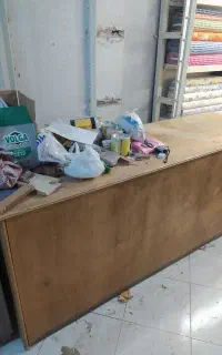 میز فروشگاهی اسکلت آهنی با روکش چوبی و سه عدد کشو