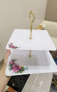 تعدادی ظرف و ظروف