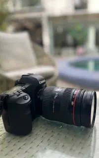 Canon 5D Mark II + 24-70 f/2.8Lلنز