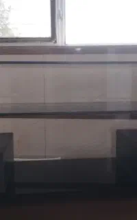میز تلویزیون شیشه ای کاملا سالم