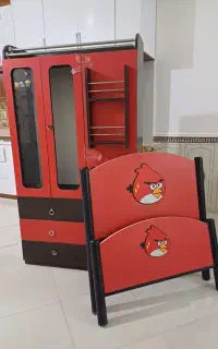 کمد و تخت فلزی اتاق