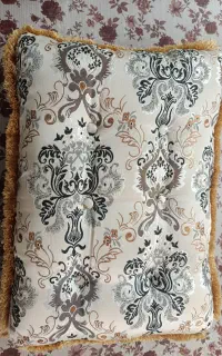 پشتی خوش رنگ و باکیفیت