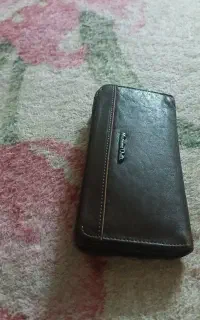 یک کیف مدارک پیدا شده