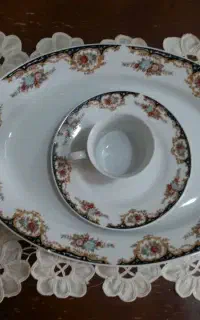 فروش سرویس کامل ۱۲نفره چینی خارجی بسیار شیک