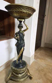 مجسمه برنز ویکتوریا