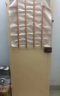 درب فلزی به همراه پنجره