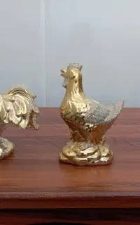 سه عدد خروس طلایی