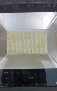 پروژکتور ۲۰۰W
