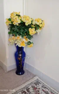 گلدان با گل