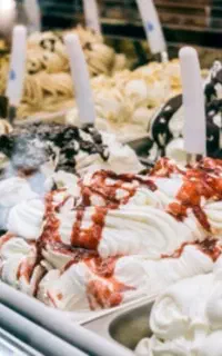 صندوقدار و نیروی کار خانم و اقا