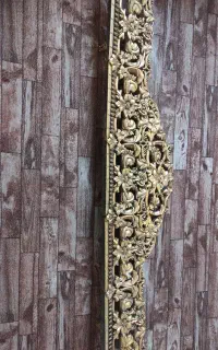 کتیبه ۵ متری تاج دار اسباب بازی