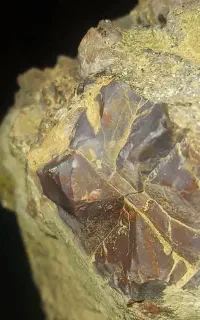 سنگ باارزش روی سنگ