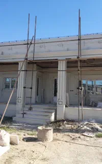 شاگرد برا کاشی کاری میخام