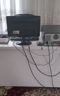 میز مدیریت و کامپیوتر به همراه ۳ تا کشو