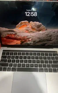 مک بوک پرو ۲۰۱۸ در حد نو تاچ بار