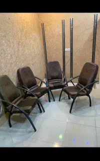 پنج عدد صندلی