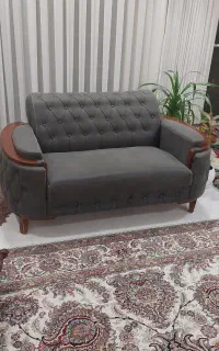 مبل هفت نفره کاملا سالم همراه با میز جلو مبلی
